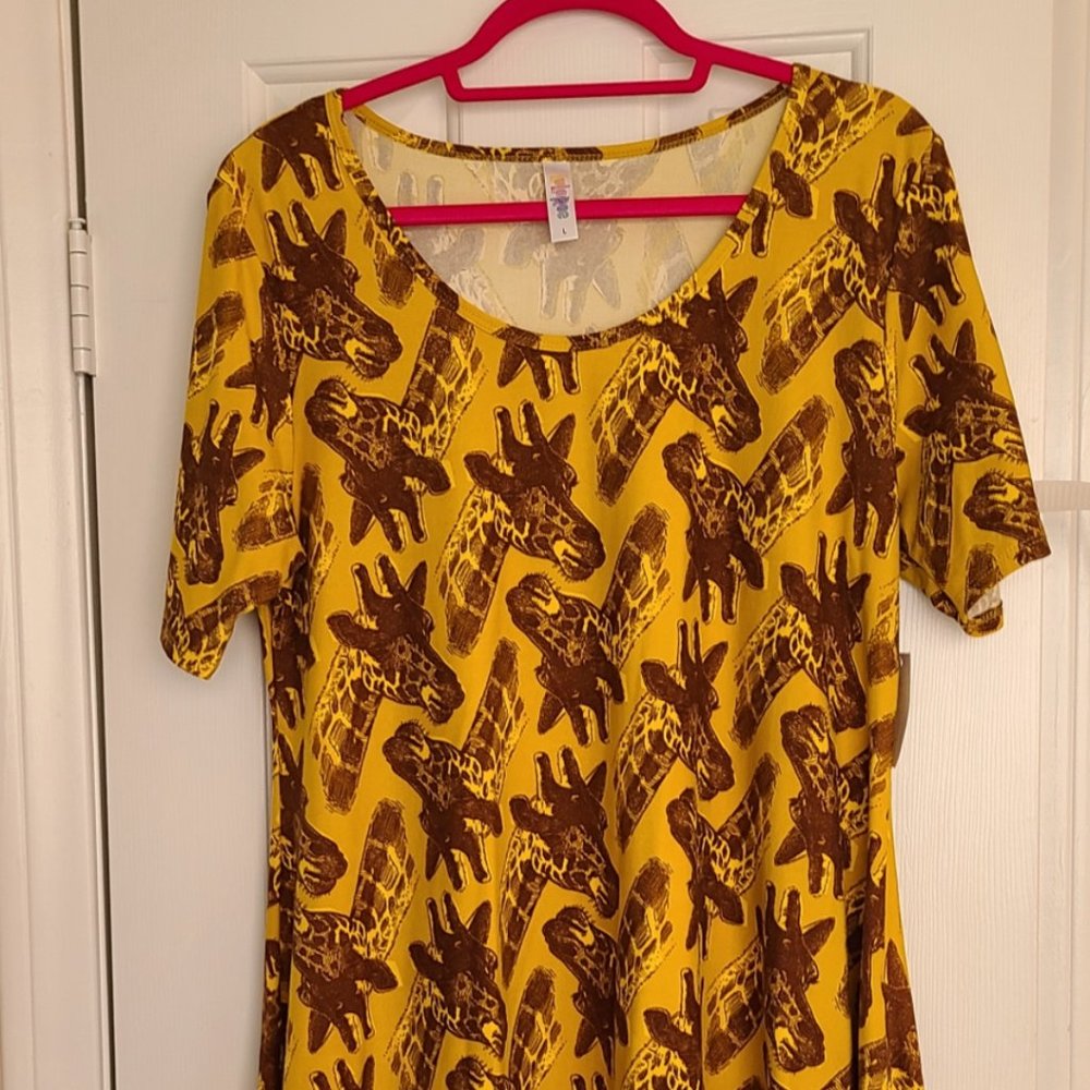 LuLaRoe Giraffe Perfect Tee